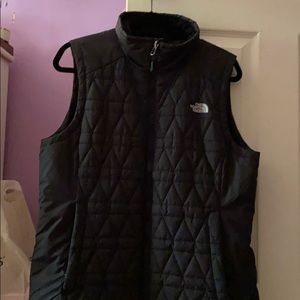 Women’s north face vest size size large